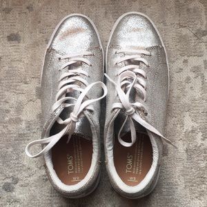 Tom’s Sneakers